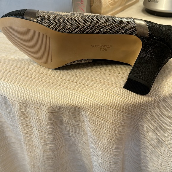 ROS HOMMERSON 10.5 W Black Python Lizard Print/Pewter Metallic Leather Pump - Picture 5 of 7